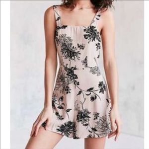 NWT Kimchi Blue Urban Outfitters romper sz 6